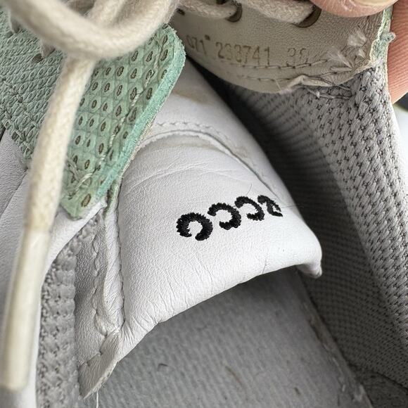 Ecco Golf Sneaker Shoes Womens Size 7.5 38 Spikeless Cleats Green White Low Lace - Picture 3 of 8